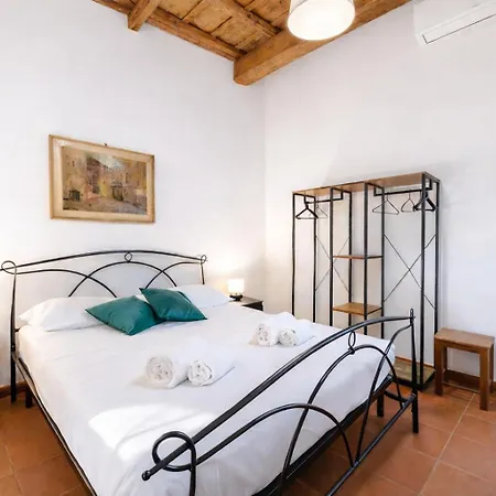 Elegantis Trastevere Comfortable In The Heart Of Historic Rom